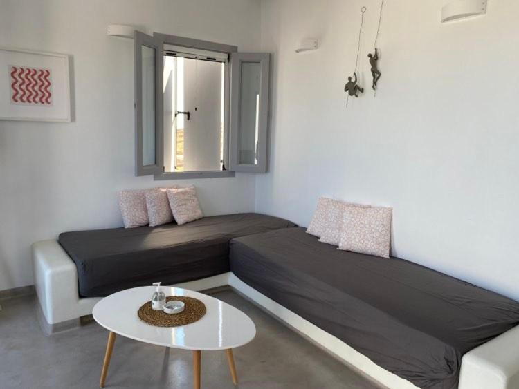 Maganiotis Rooms Kímolos Exteriör bild